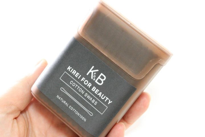 セリアの綿棒（130本入）黒のビジュアル