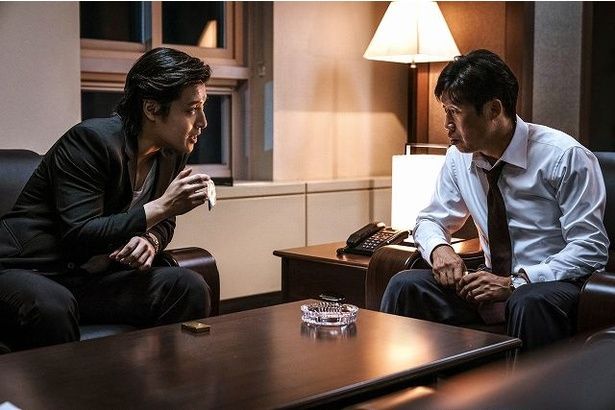 『YADANG／ヤダン』で裏社会の情報屋“ヤダン”役にカン・ハヌル、検事ク・グァニ役にユ・ヘジン [c] 2025 PLUS M ENTERTAINMENT AND HIVE MEDIA CORP, ALL RIGHTS RESERVED.