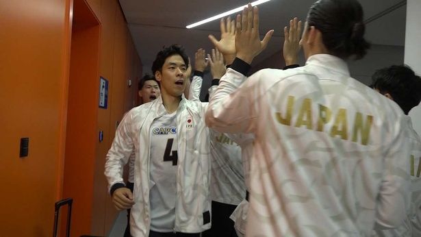 『GRIT —バレーボール男子日本代表 栄光への始発点—』は1月9日(金)より公開 [c]2026 映画『GRIT』製作委員会