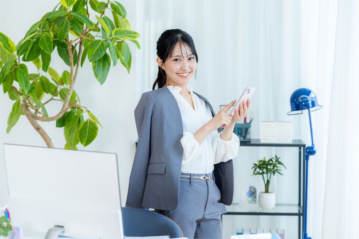 オフィスのグリーンは働く人の心の支え