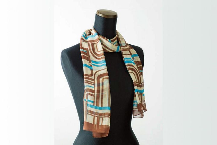 こんなに簡単！ロングスカーフの「2重巻き」でおしゃれ上級者見えするコツ