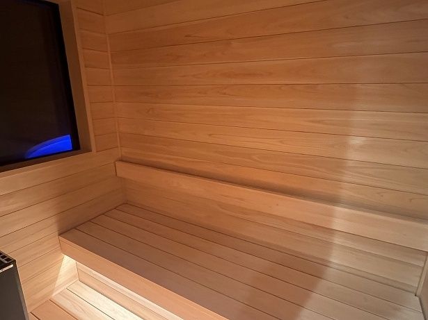 3～4人で利用できるサイズだが、せっかくならゆったりサウナを体験しよう