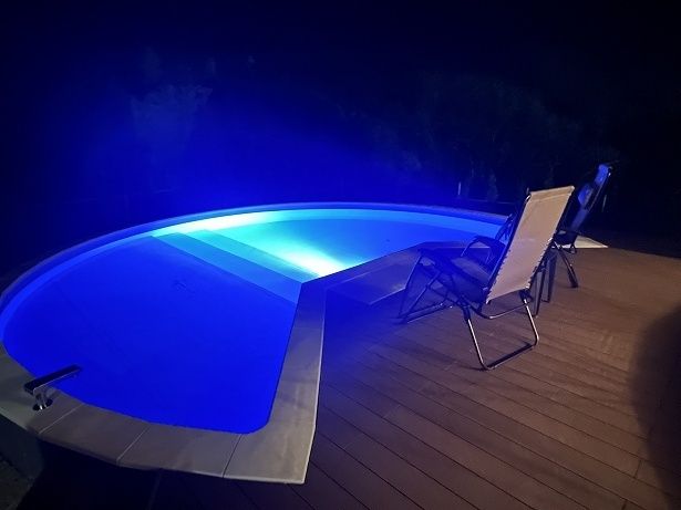 自然の中での夜のサウナや水風呂体験も新鮮