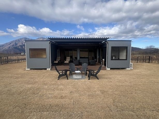 部屋の前が専用のドッグランになっている