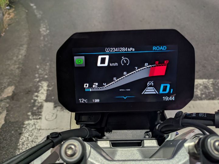 最新フラットツBMW R1300Rをインインプレッション！