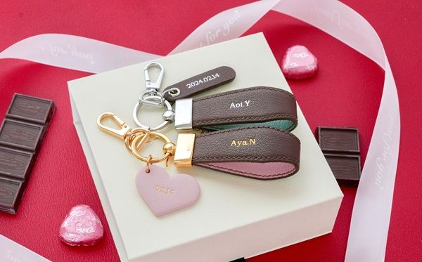 ギフトブランド「Yukarien」の人気ペアキーリングにバレンタイン限定カラー2色登場！