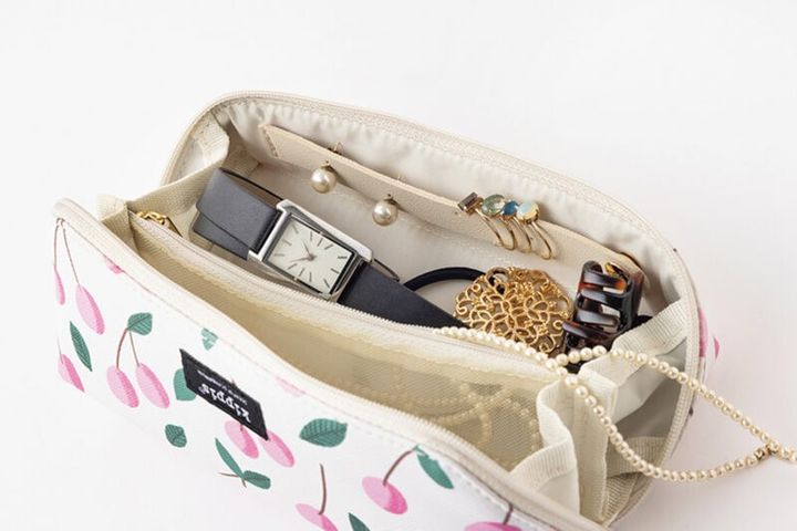 『素敵なあの人』2026年2月号特別付録は「kippis」コラボの「収納上手なマルチケース」アクセサリーなどを