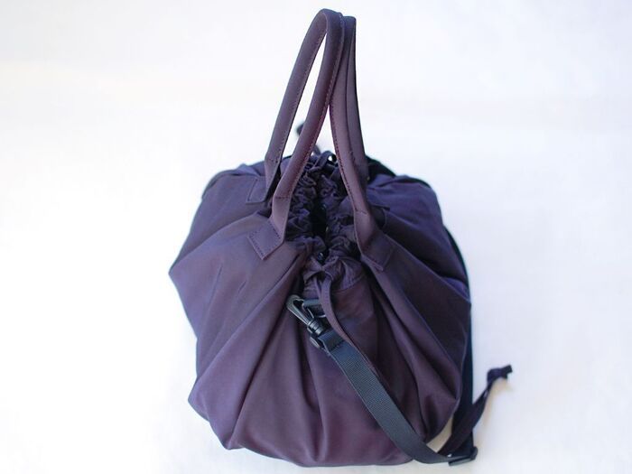 【ユニクロ:シー】カタチが可愛い！と大好評。さらに軽くて収納力もバツグン。今年の相棒バッグはこれに決定♡