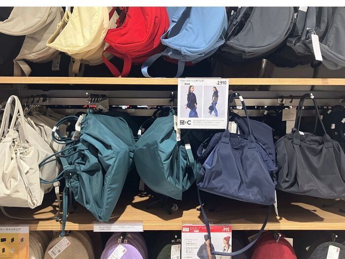 【ユニクロ:シー】カタチが可愛い！と大好評。さらに軽くて収納力もバツグン。今年の相棒バッグはこれに決定♡