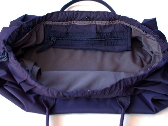 【ユニクロ:シー】カタチが可愛い！と大好評。さらに軽くて収納力もバツグン。今年の相棒バッグはこれに決定♡