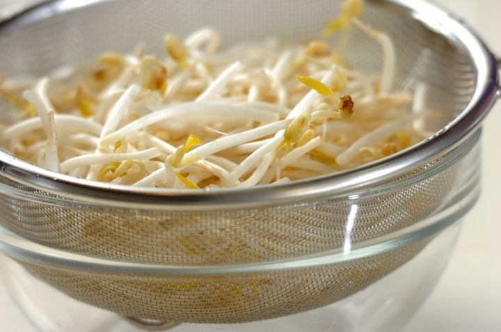 モヤシのカレー炒めの下準備1