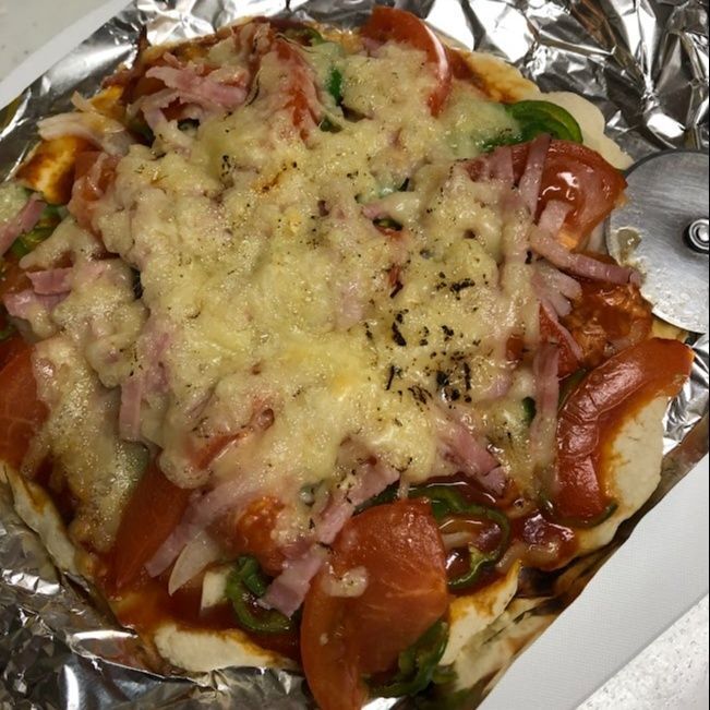 フライパンで簡単、おうちでピザ作り