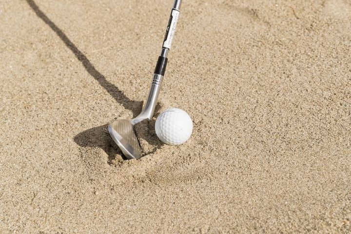 バンカーの打ち方を基礎から解説！苦手な人のための改善ポイント