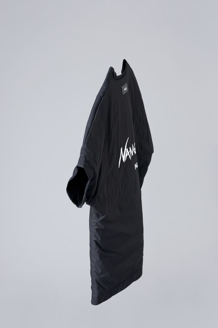 外は寒いのに室内は暑い…そんな悩みを解決する高機能ダウンが登場