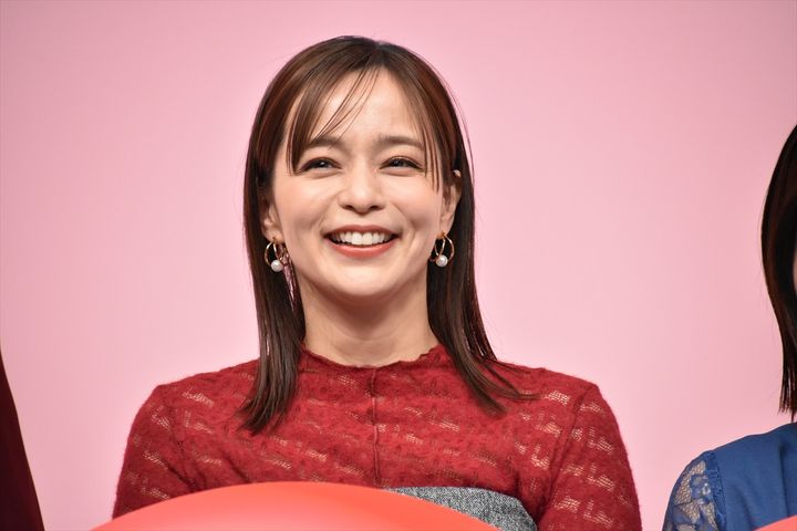 加藤ローサ、ドラマ『婚活バトルフィールド37』記者会見に登場 クランクイン！ width=