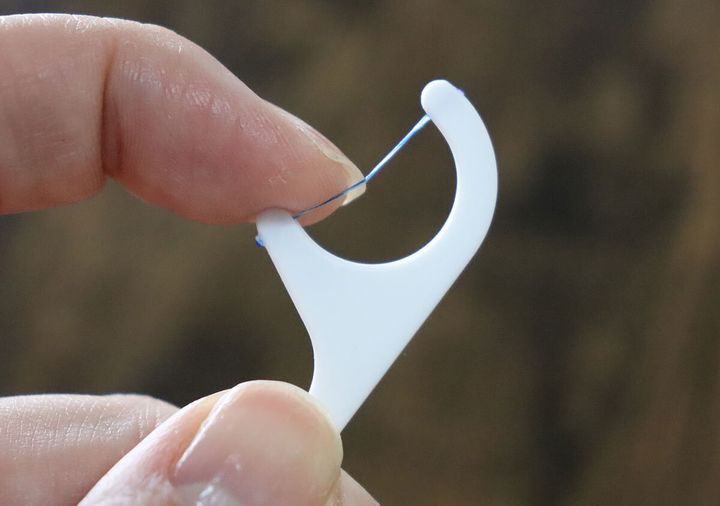 セリアのツイストフロスは歯の隙間に入れやすい