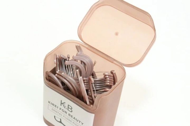 セリアのデンタルフロスピック ワイド 40本入