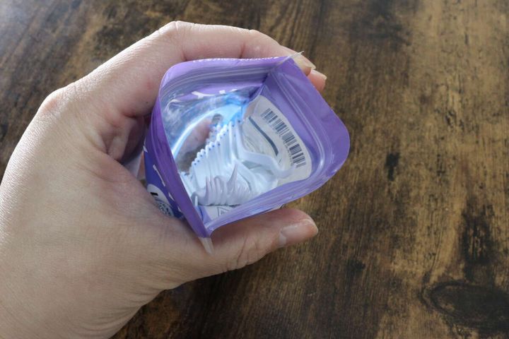 セリアのツイストフロスは保存に便利なファスナー付き