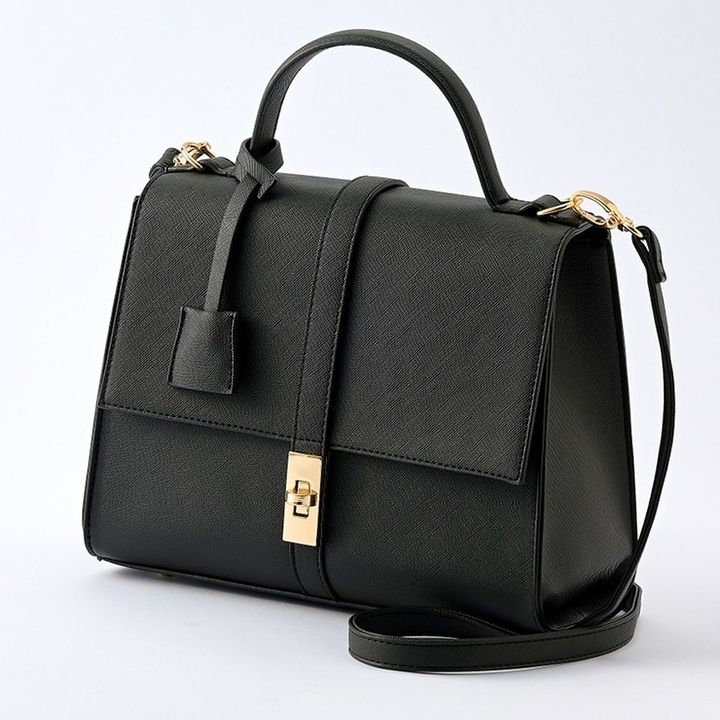 しまむらのフラップショルダーバッグ（MARIE）