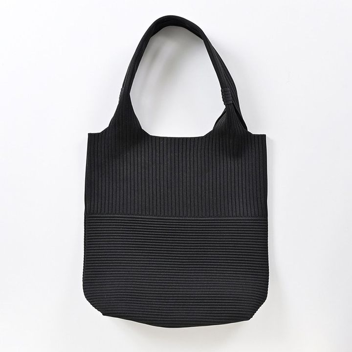 しまむらのニットトートバッグ（星玲奈）