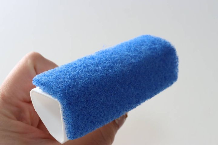 ダイソーの角の極み 浴室ブラシ 防カビ剤入りのゴワゴワしたスポンジ