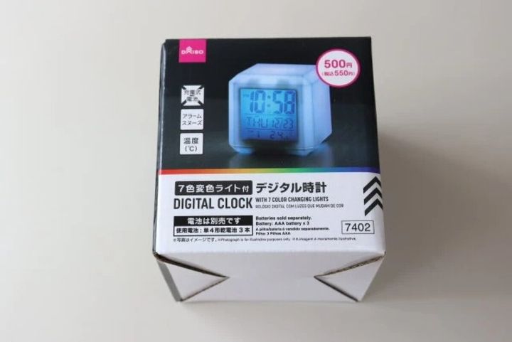 ダイソー 7色変色ライト付デジタル時計 パッケージ