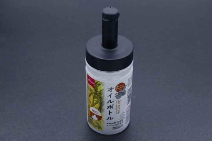 ダイソー 丸型フィルター付オイルボトル（250mL、細口） パッケージ