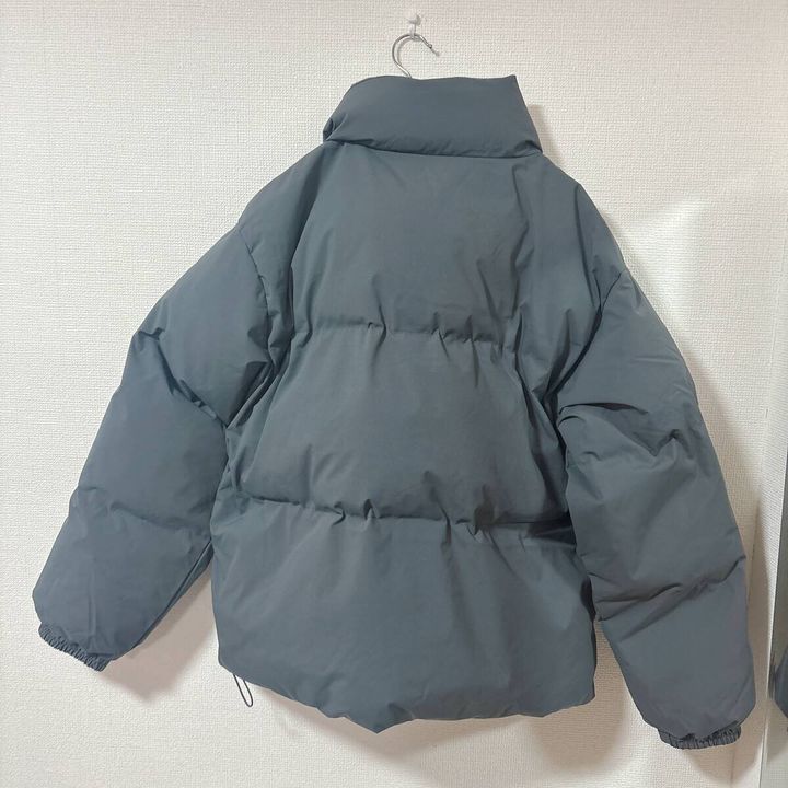 GUウォームパデッドスタンドブルゾンの背面