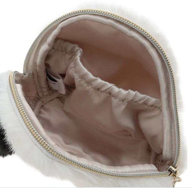 ポーチの中身はこんな感じ