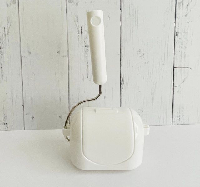 ダイソーのコロコロ 粘着シートクリーナー（カーペット用、ミニ）