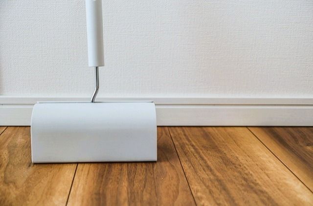 ダイソー 粘着シートクリーナー コロコロを使った掃除術