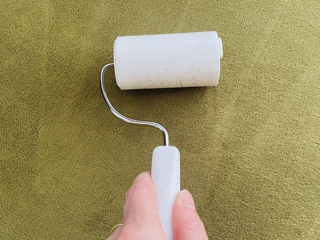 ダイソー 粘着シートクリーナー（カーペット用、ミニ）コロコロするだけ