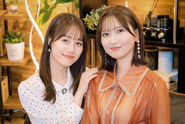 テレビアニメ『「お前ごときが魔王に勝てると思うな」と勇者パーティを追放されたので、王都で気ままに暮らしたい』インタビューより（左から）伊藤美来、七瀬彩夏 クランクイン！ 写真：吉野庫之介 width=