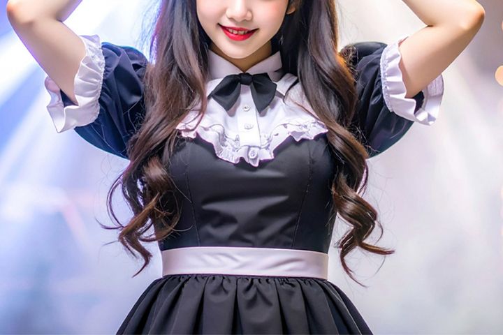 メイドに扮（ふん）した女性タレントのイメージ