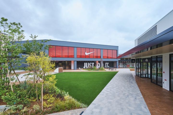 移転オープンしたナイキのショップはリニューアル前の約2倍の大きさに