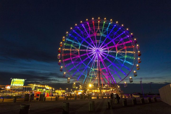 夜のライトアップもキレイ。大観覧車700円