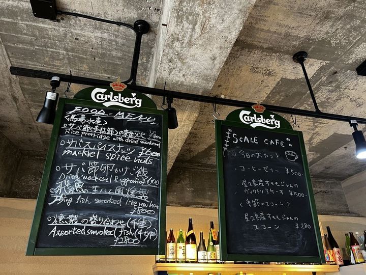 日替わりのおやつメニューなどが記載されたブラックボード