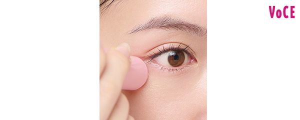 細部の小ジワをのばして塗り込む