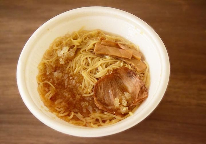 具材はメンマ、チャーシュー、刻み玉ねぎとシンプル