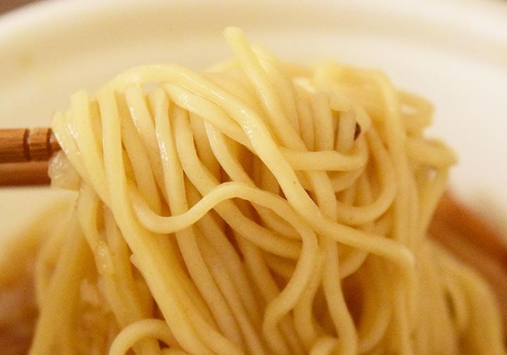 麺はするするとしたのど越しの良いタイプ