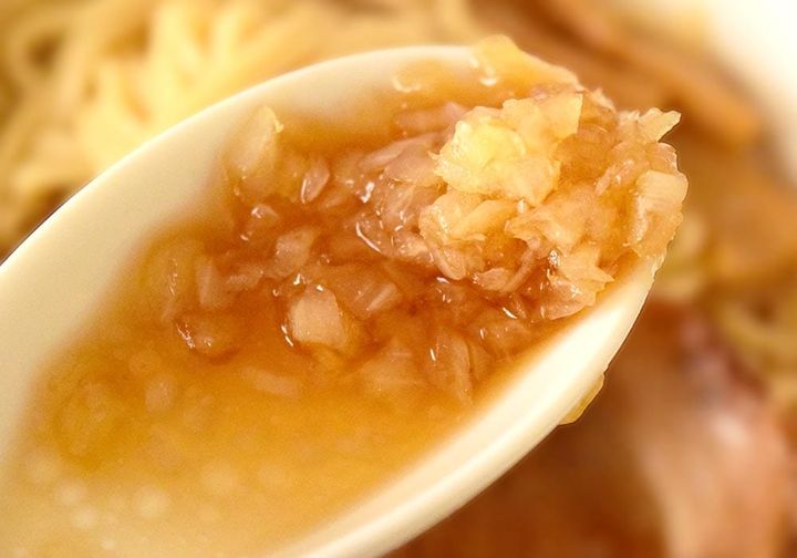 醤油ベースの濃厚なスープ