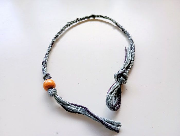 チップスターのフタがまさかの「編み機」に！くるくる回すだけで組みひも完成♡【作ってみた】