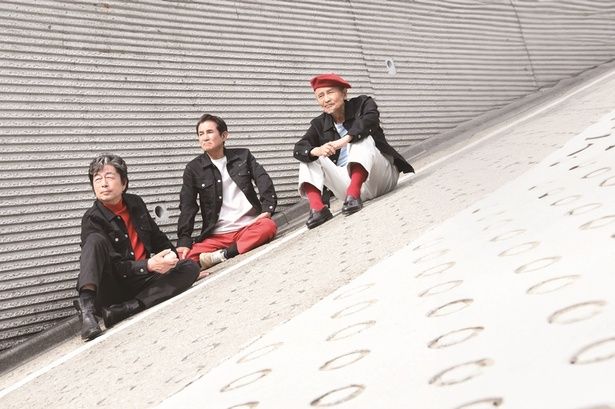 【写真を見る】ファンには懐かしすぎる‥！坂道でボールを投げ合うシーンの再現も [c]「五十年目の俺たちの旅」製作委員会