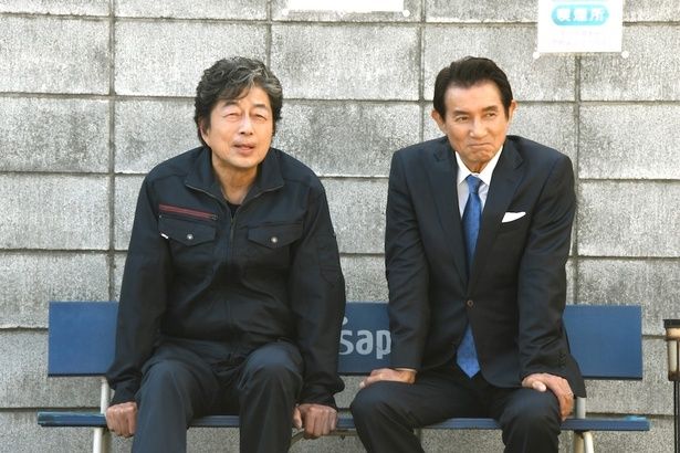 カースケ役の中村とオメダ役の田中健 [c]「五十年目の俺たちの旅」製作委員会