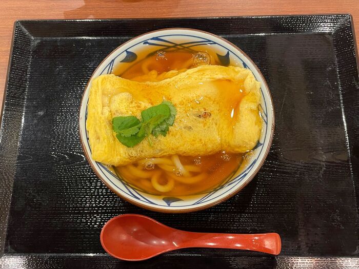 【丸亀製麺】贅沢の極み。「だし巻き」が丸ごと1本ドーン！肉まみれの復活メニューも最高すぎる♡衝撃新作を食べ尽くし