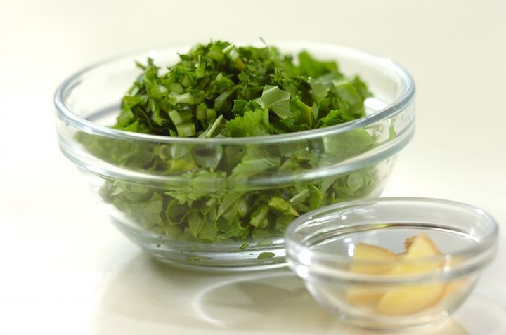 青菜入りサムゲタン風かゆの下準備3