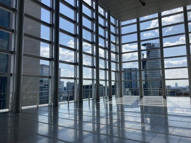 天井が高いので、迫力満点だ 画像提供：ジェイアールセントラルビル