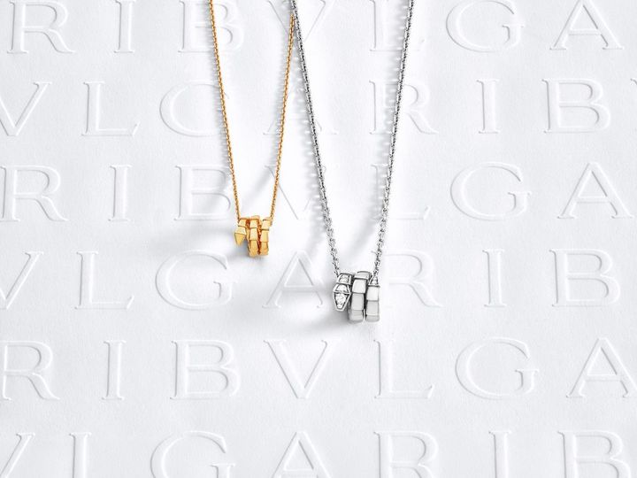 「セルペンティ ヴァイパー」ペンダント（YG）￥377,300 （WG×ダイヤモンド）￥946,000