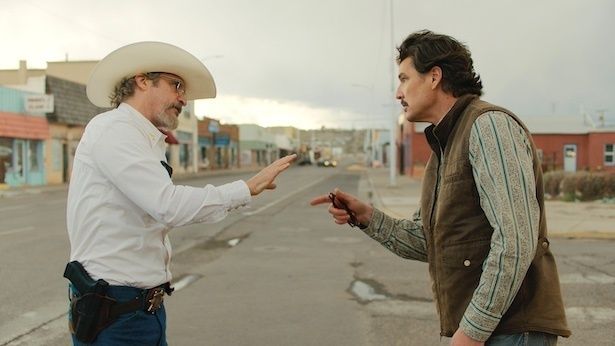 映画『エディントンへようこそ』のメイン写真 (C) 2025 Joe Cross For Mayor Rights LLC. All Rights Reserved.