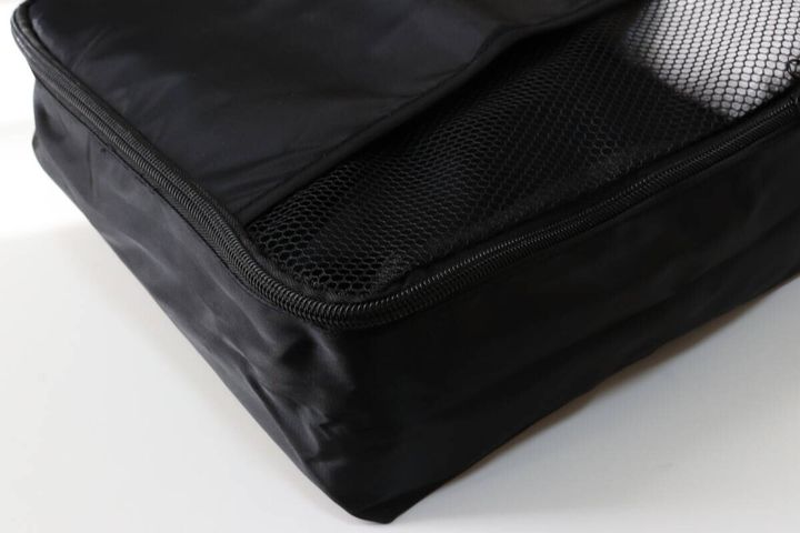 トラベル収納ケース（外ポケット付） 素材感